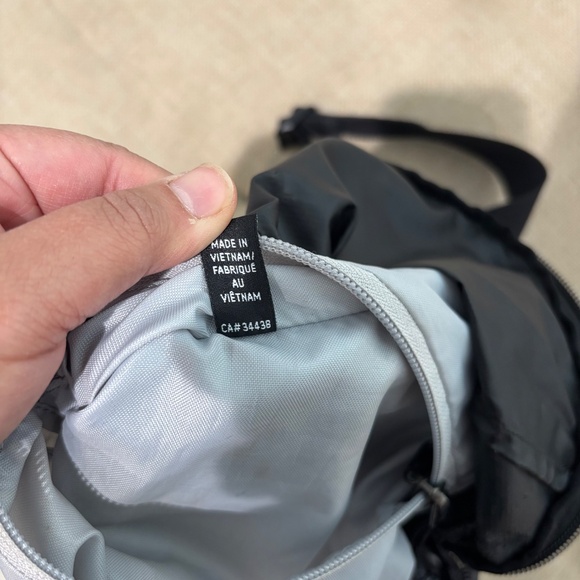 Arc’teryx Index 15 Backpack in Black - Picture 8 of 11